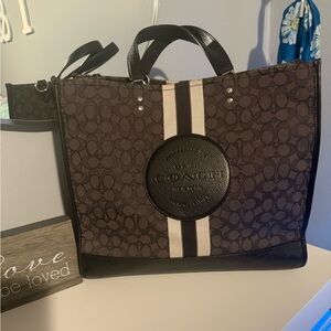 Coach Dempsey Tote 40 in Signature Jacquard w/ Stripe & Coach Patch – EUC